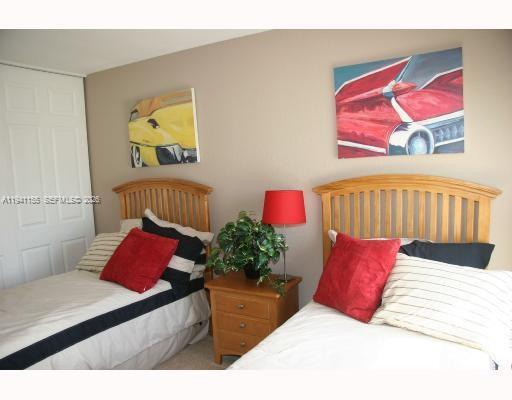 Building Photo - 603 SW 1st Ct