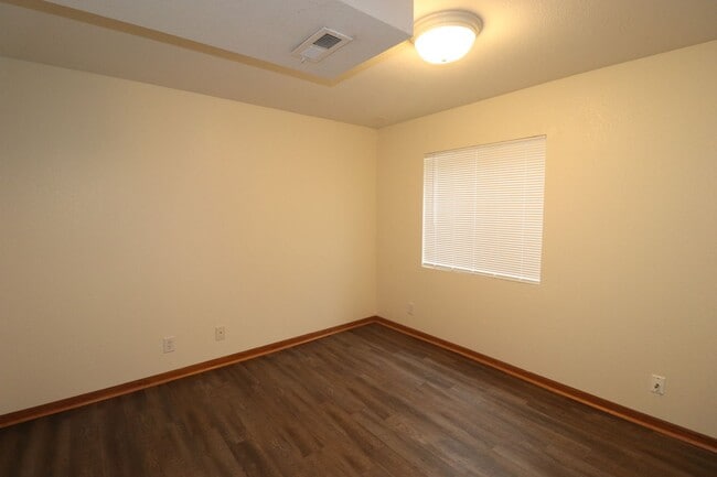 Building Photo - Spacious Home for rent!