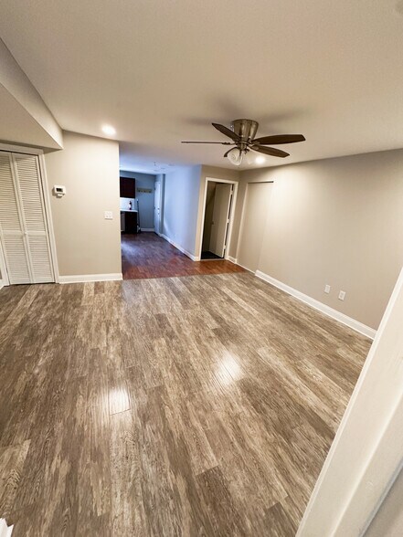 Building Photo - 509 Kedron Ave