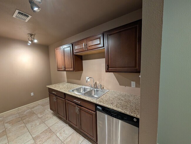 Building Photo - 2/2 Condo on Lake McQueeny / Waterfront Condos / Boat Slip / Fridge, Washer, Dryer Included / Com...