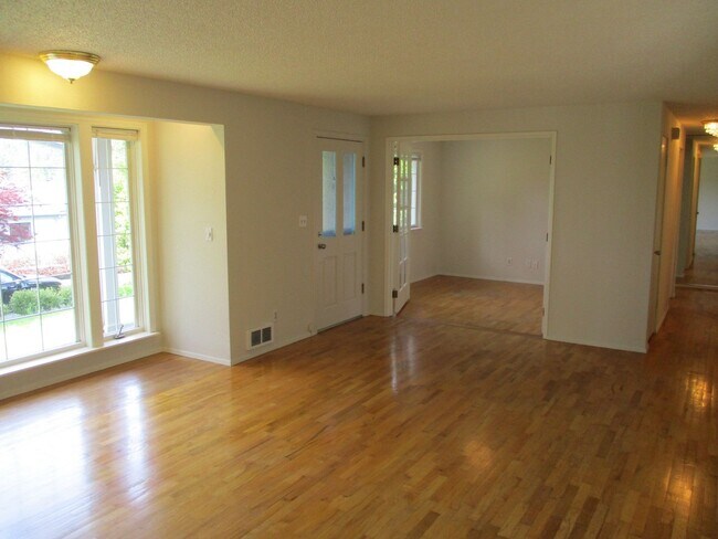 Building Photo - 3 Bedroom Rambler in Downtown Gig Harbor
