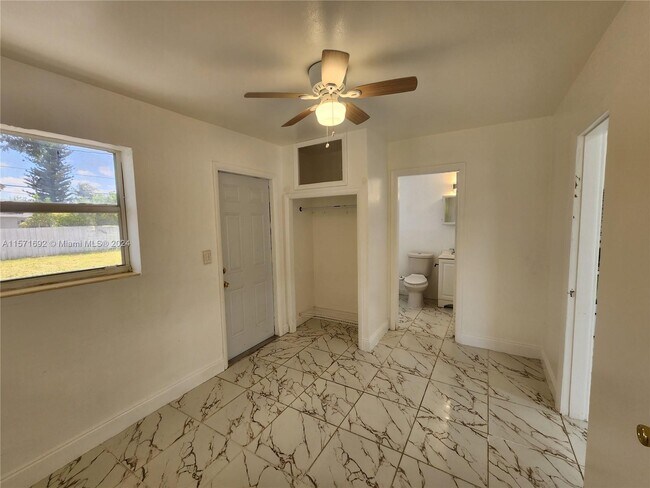 Building Photo - 4172 SW 21st St