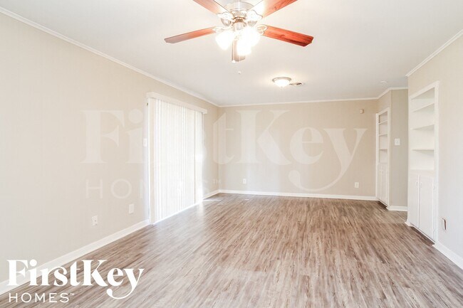 Building Photo - 13322 Oak Leaf Ln