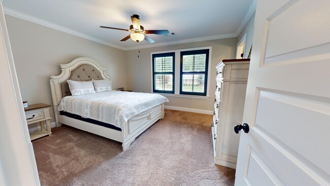 Building Photo - Like New Colonial Style Townhome close to Downtown Opelika