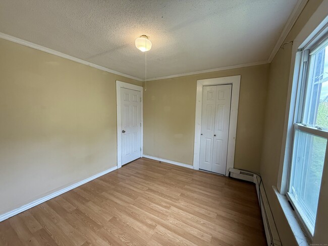 Building Photo - 39 Holmes Ave