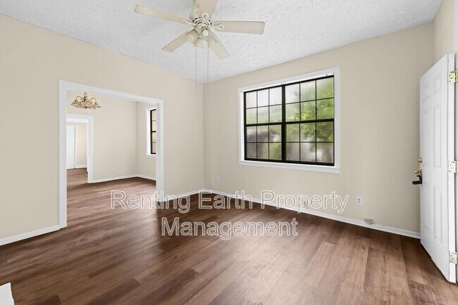 Building Photo - 2128 Early St