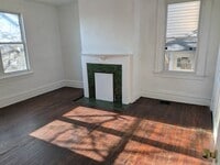 Building Photo - Large Three Bedroom Apartment In Avalon