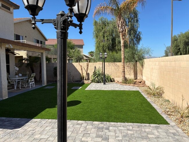 Building Photo - 13438 W Rose Ln