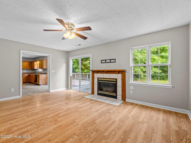 Building Photo - 882 Pine Valley Rd