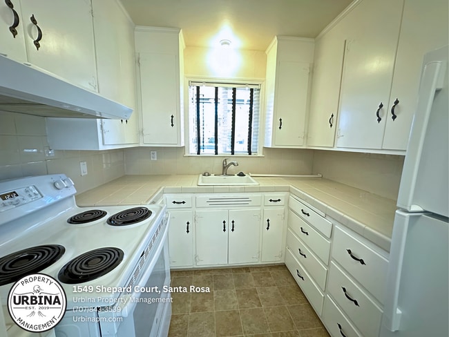 Building Photo - Bright Single Level Two Bedroom Duplex with Private Yard