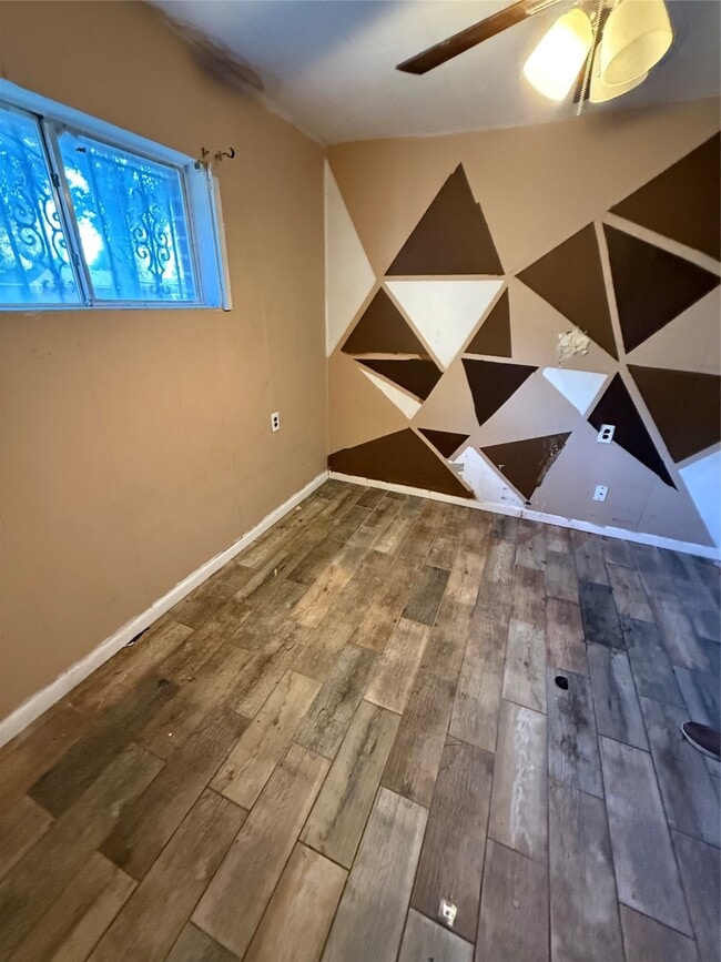 Building Photo - 860 Bingman Dr