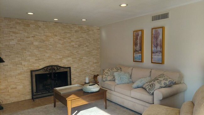 Building Photo - GORGEOUS FURNISHED TEMPE HOME!!