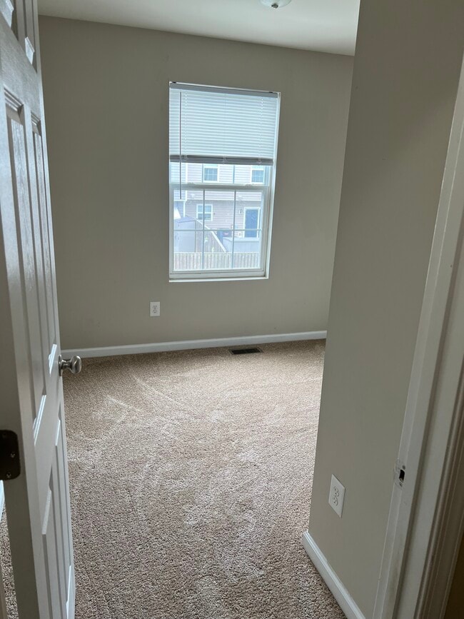 2nd Bedroom - 43 Lobo Ln