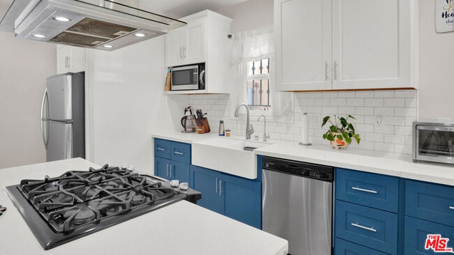 Building Photo - 252 E 47th St