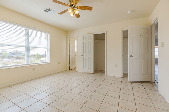 Building Photo - Home with Amazing Vews!