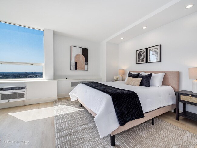 Building Photo - 1455 N Sandburg Terrace