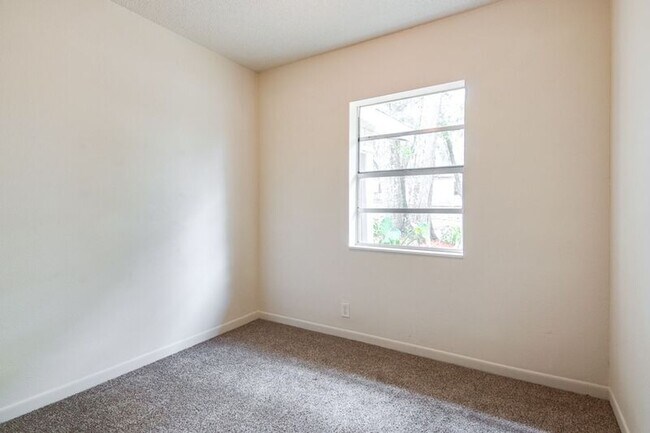 Building Photo - 228 Bonnet Ave