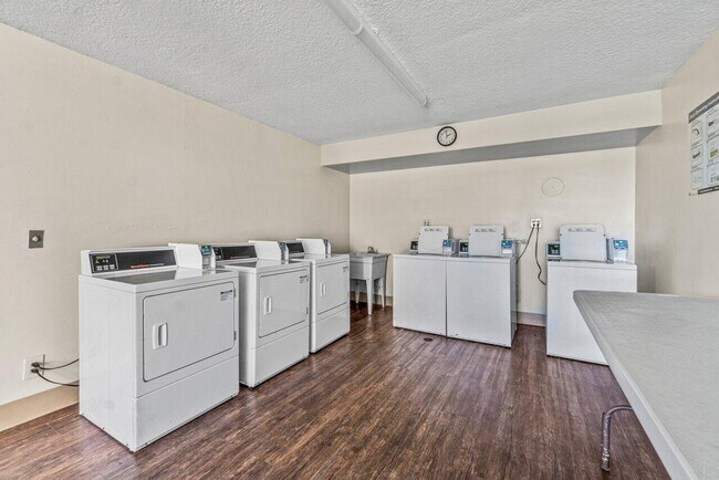 Building Photo - 14 Royal Palm Way