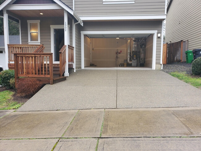 Building Photo - 1502 Onyx St SE