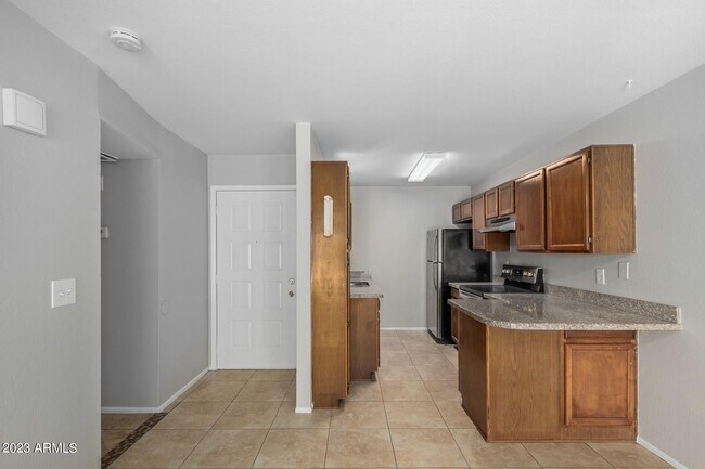 Building Photo - 653 W Guadalupe Rd