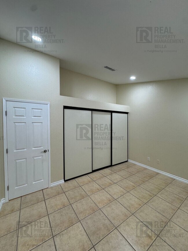Building Photo - Corner-Lot Charmer with Open Layout and Sp...