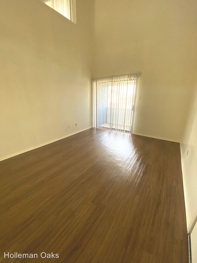 Building Photo - 1501 Holleman Dr