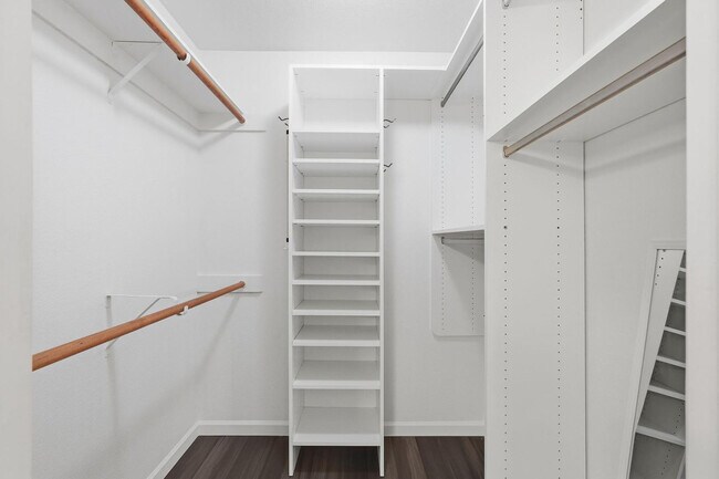 Building Photo - 650 S Arrowwood Way