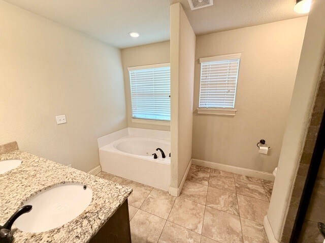 Building Photo - 2903 SW Tanglewood Ave