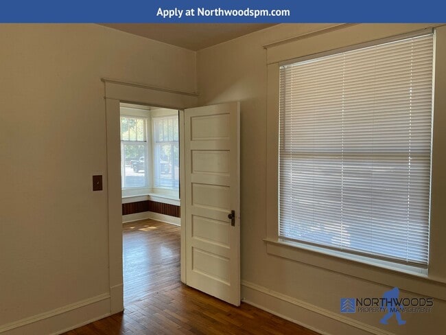Building Photo - Charming 2 Bedroom 2 Bathroom Home