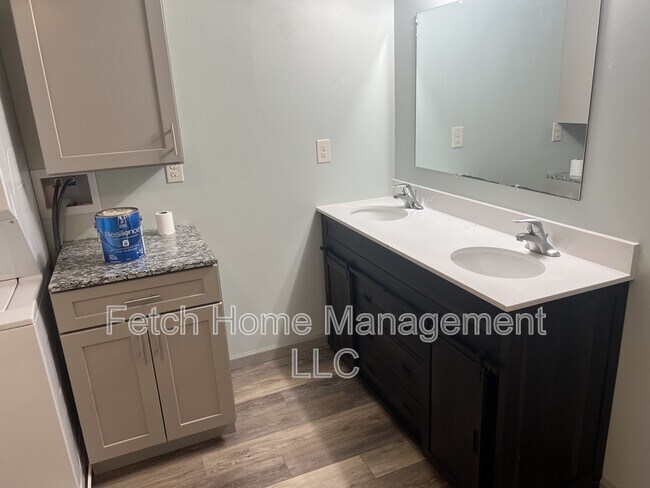 Building Photo - 34 N Lee St