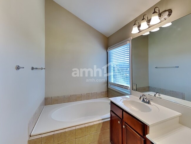 Building Photo - 2410 Chandler Grove Dr