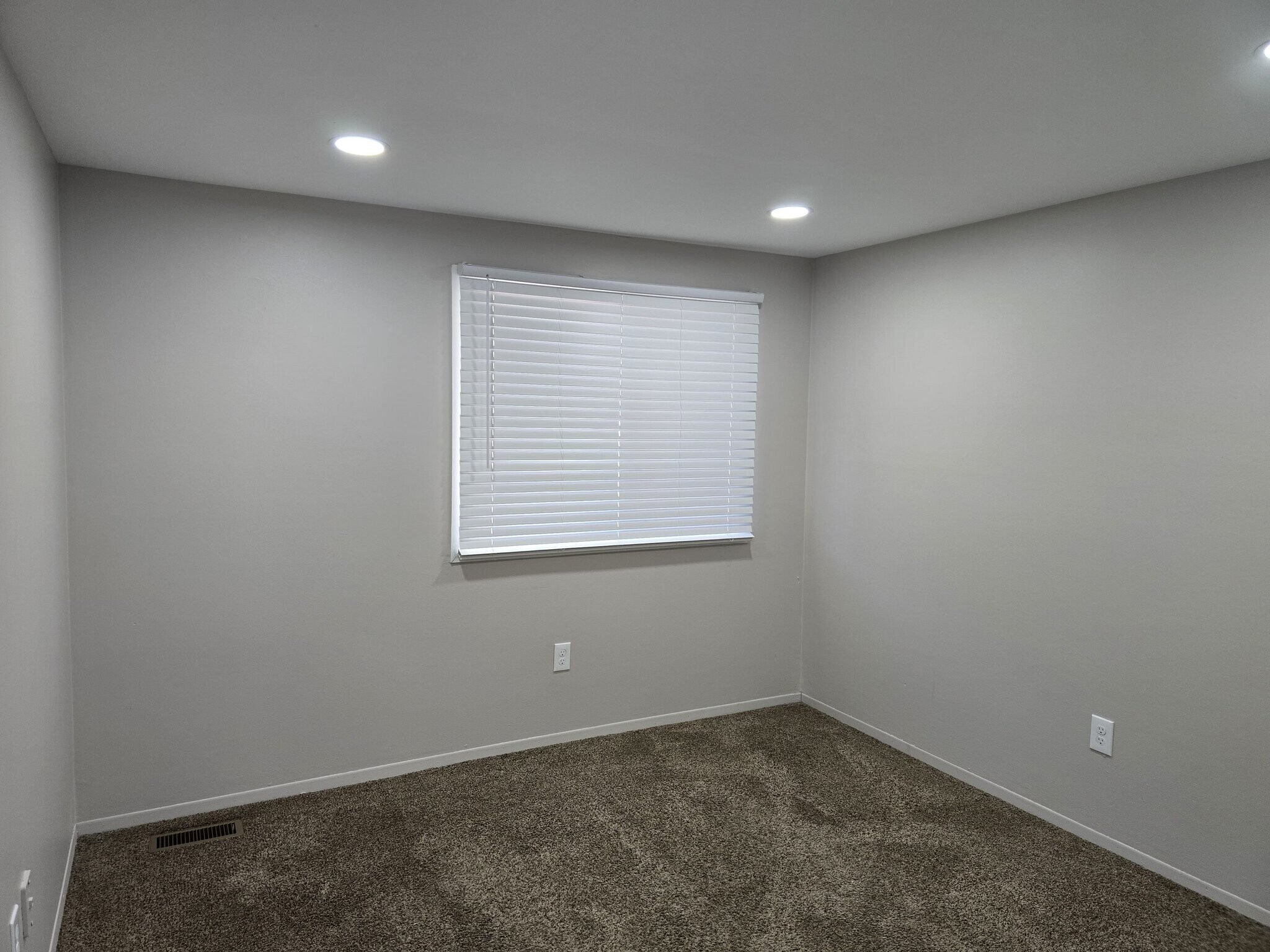 Building Photo - 38177 Jamestown Dr