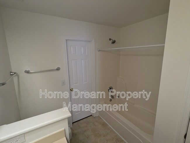 Building Photo - 35090 Sara Ct