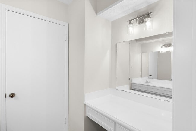 Building Photo - 731 Rustyleaf Ln