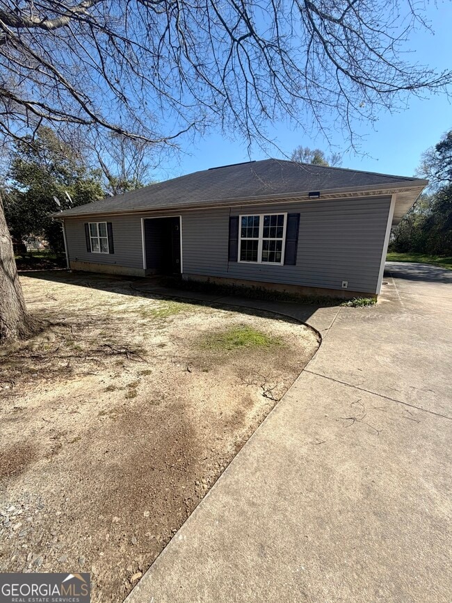 Building Photo - 806 E Church St