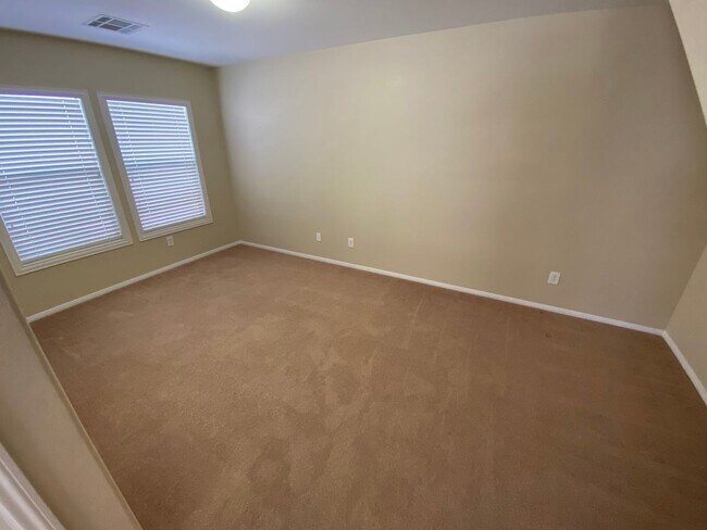 Building Photo - Wonderful 3 bed/2.5 bath home located in Summerlin