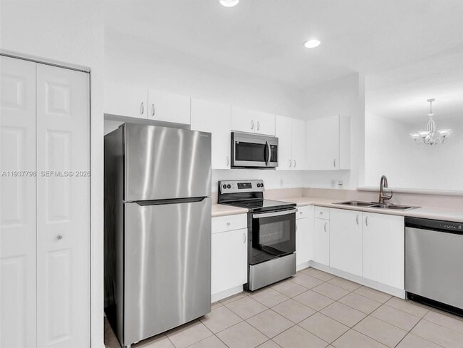 Building Photo - 3873 Tree Top Dr