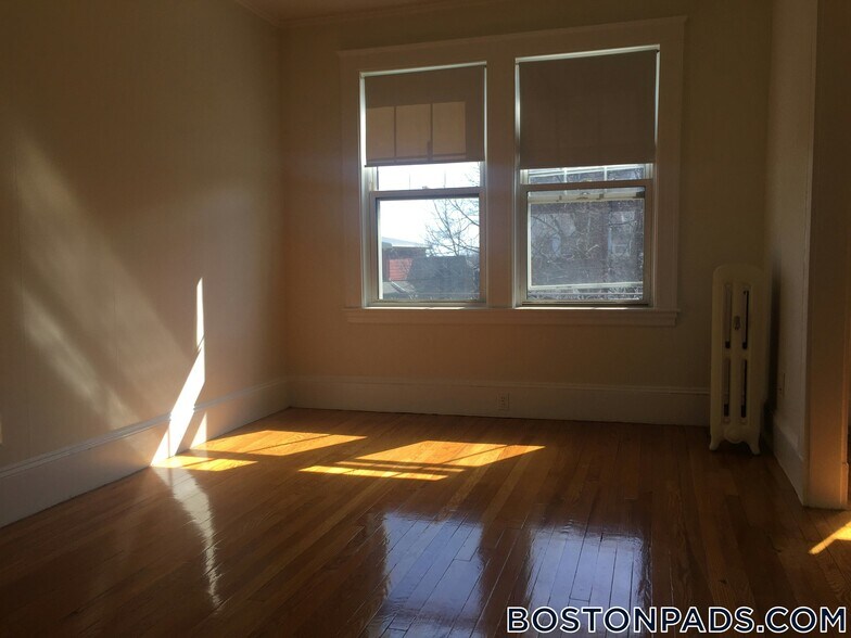 Building Photo - 157 Summer St