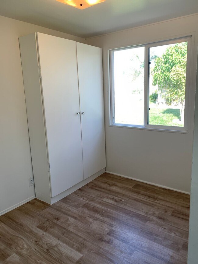 Building Photo - 2 Weeks FREE RENT! 1+1 Craftsman Cottage a...