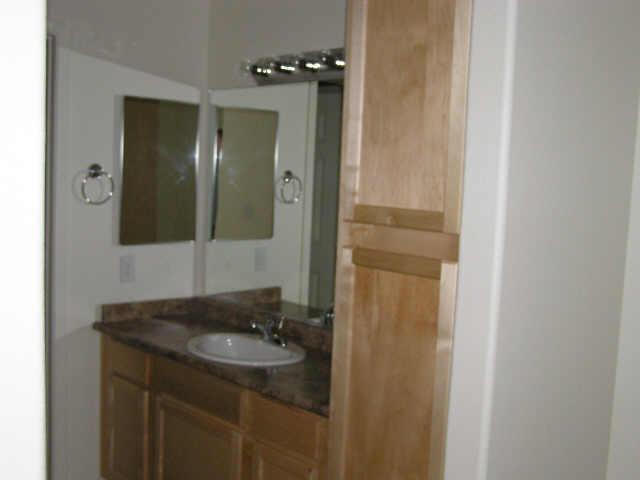 Building Photo - 2 BEDROOM/2 BATH CONDO