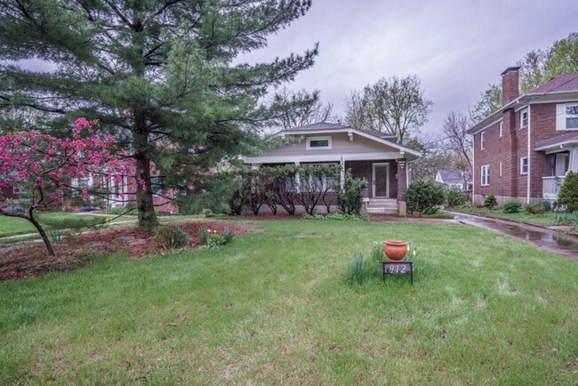 Primary Photo - 4 Bed 1.5 bath charming home on W Broadway