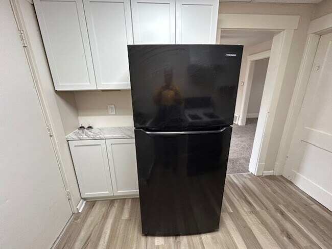 Building Photo - 518 Lake Ave