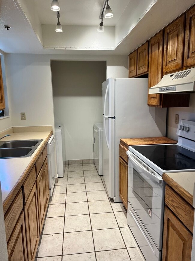 Building Photo - Powderwood Condo