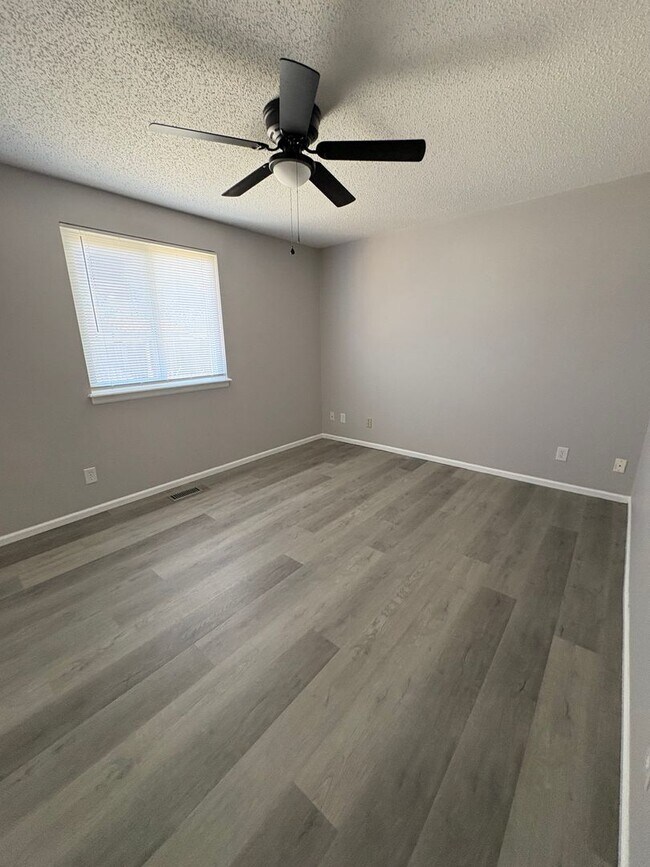 Building Photo - Newly Remodeled 3 Bedroom 2 Bath Home on Huge Corner Lot