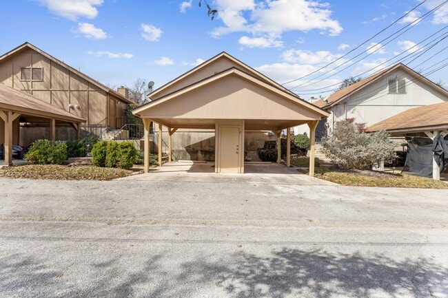 Building Photo - 8430 Cranberry Hill