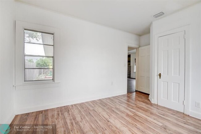Building Photo - 919 N J St