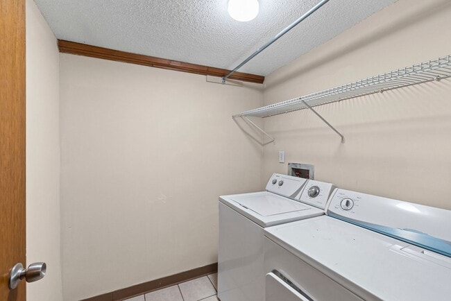 Building Photo - Adorable Home Walking Distance to KU Med & 39th Street