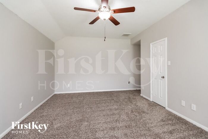 Building Photo - 9302 Reflections Path Way