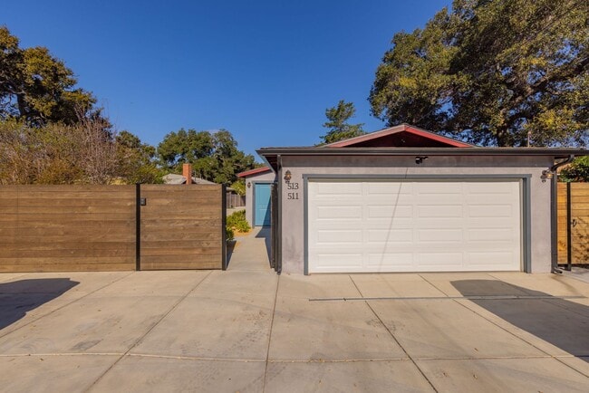Building Photo - Freshly remodeled duplex home