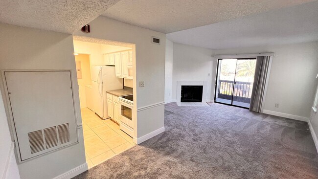 Building Photo - Cozy Casselberry Condo Available - Move In...